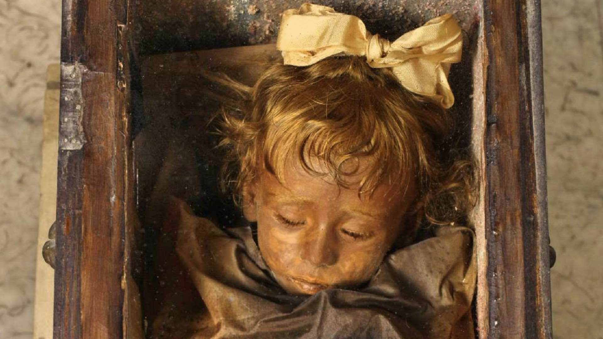 La mummia a Palermo di una bambina che sembra addormentata 
